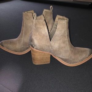 Snakeskin rustic leather boots